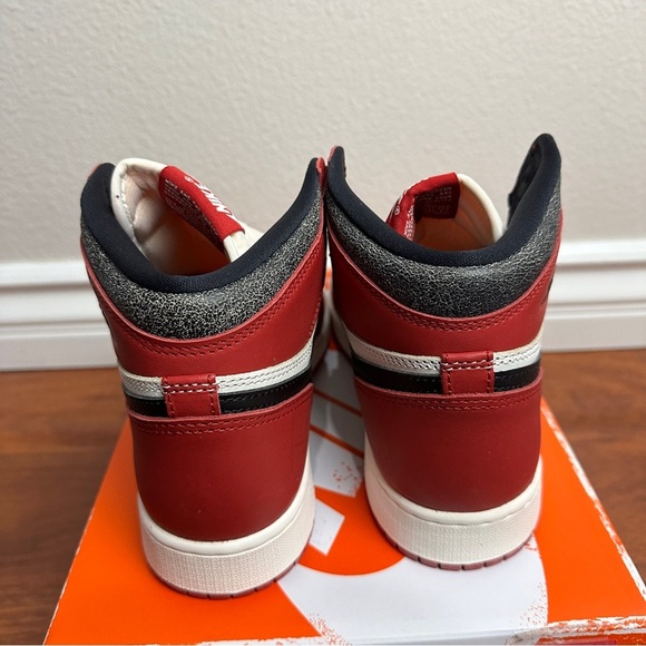Jordan 1 Retro High OG Chicago Lost and Found Size 7Y - Picture 2 of 7